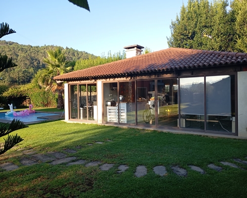 Salón Cocina y Piscina